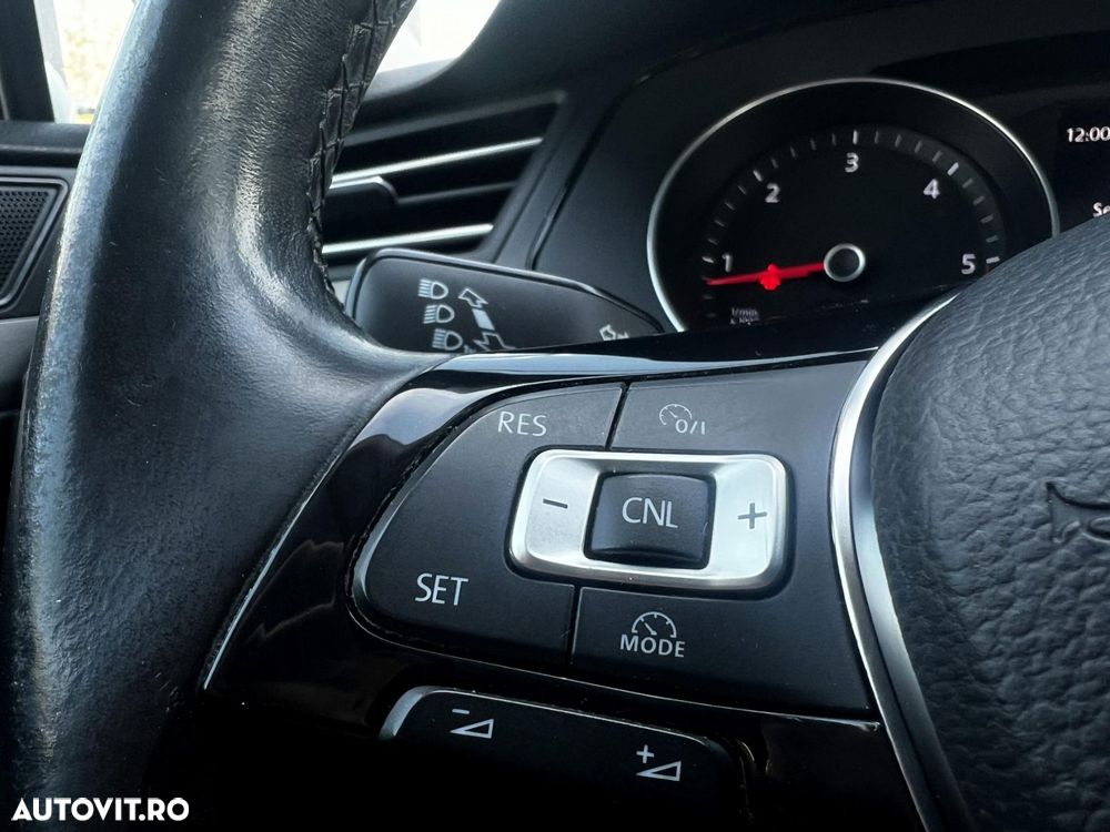 Volkswagen Passat - 12