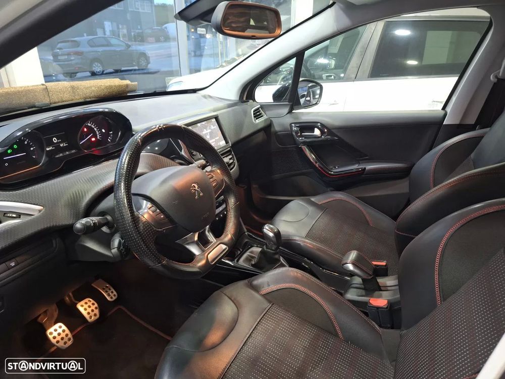 Peugeot 2008 1.2 PureTech GT Line - 19