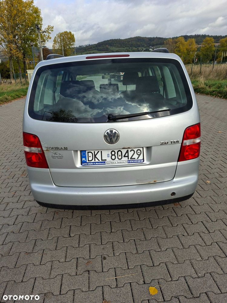 Volkswagen Touran - 4