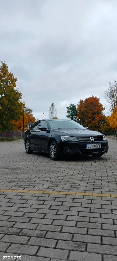 Volkswagen Jetta 2.0 TDI Highline - 2