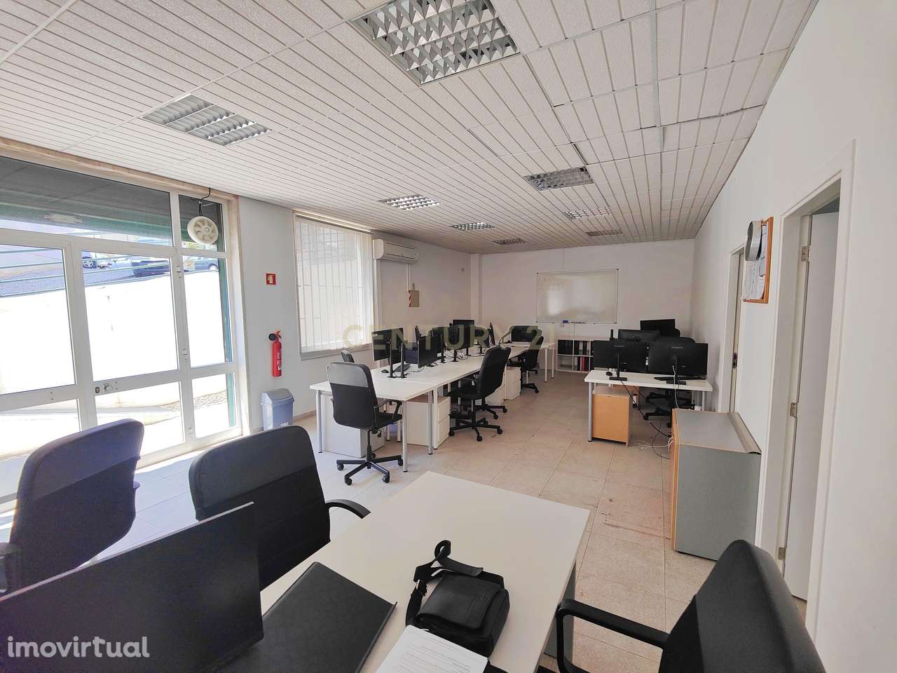 Loja em Alverca, arrendada por 700,00€ mês, com parqueamento e arrecad - Grande imagem: 2/25