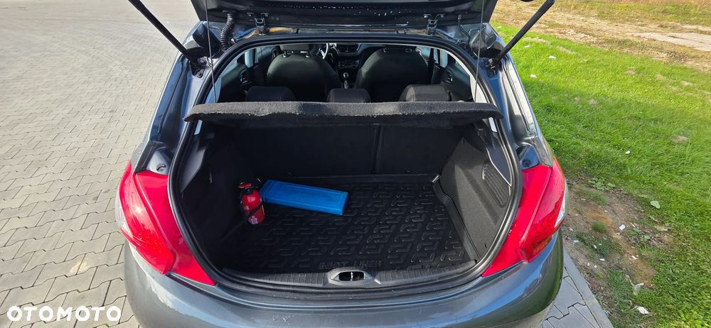 Peugeot 208 - 15