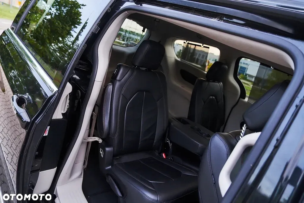 Chrysler Pacifica - 23
