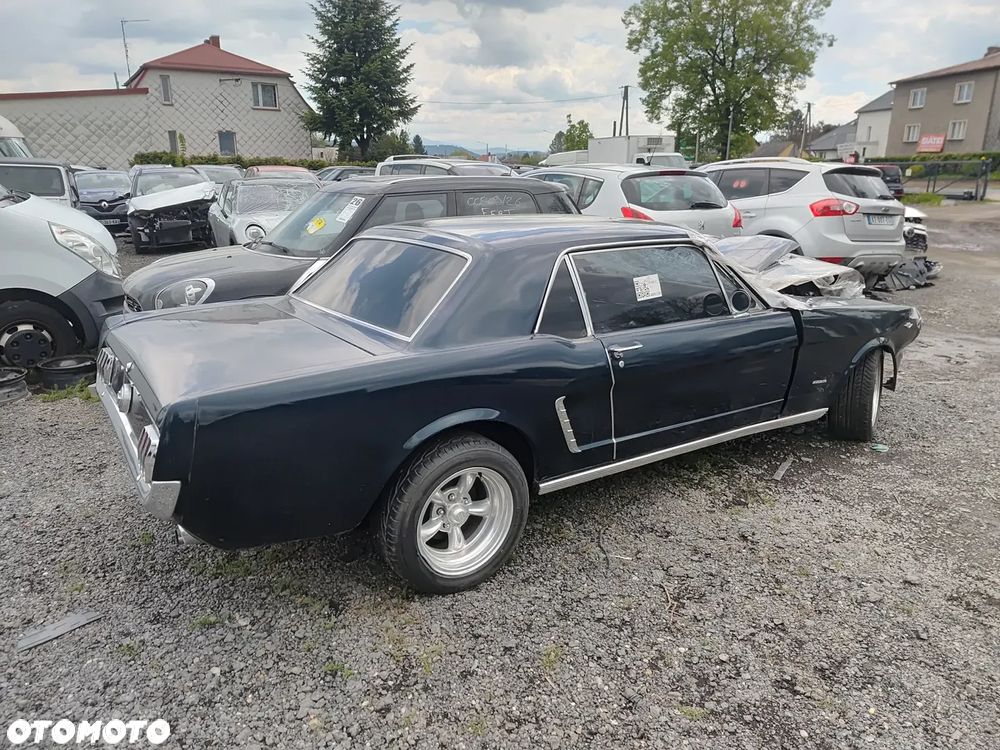 Ford Mustang - 34