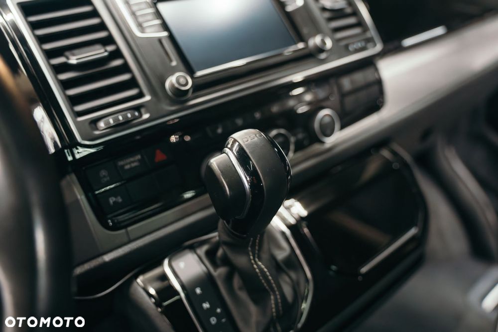 Volkswagen Multivan - 17