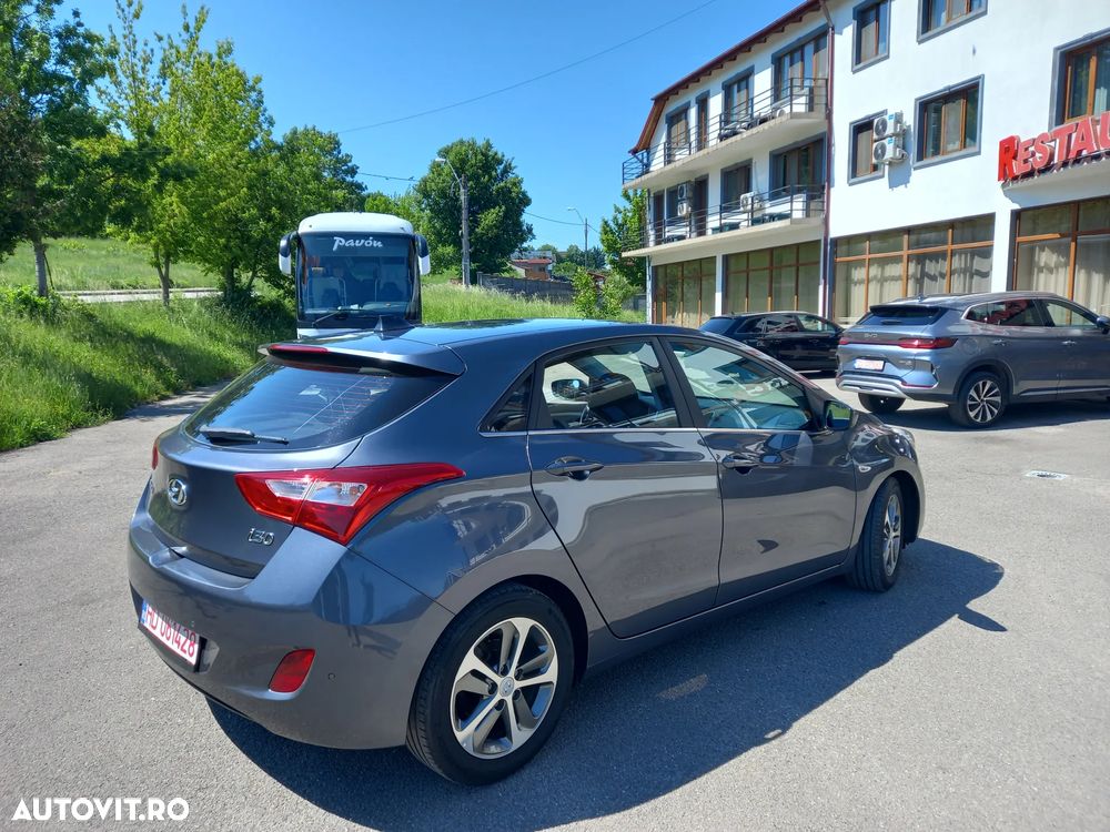Hyundai i30 blue 1.6 CRDi Style - 3