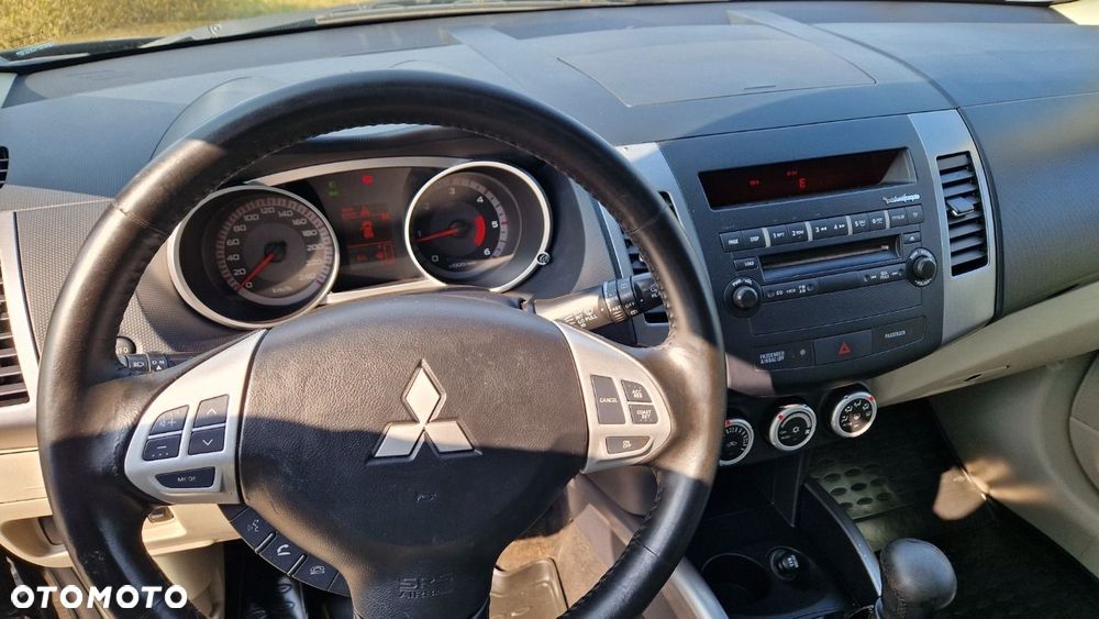 Mitsubishi Outlander 2.0 DI-D 4WD Invite - 12