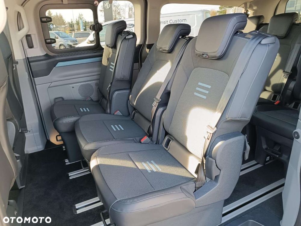 Ford Tourneo Custom - 12