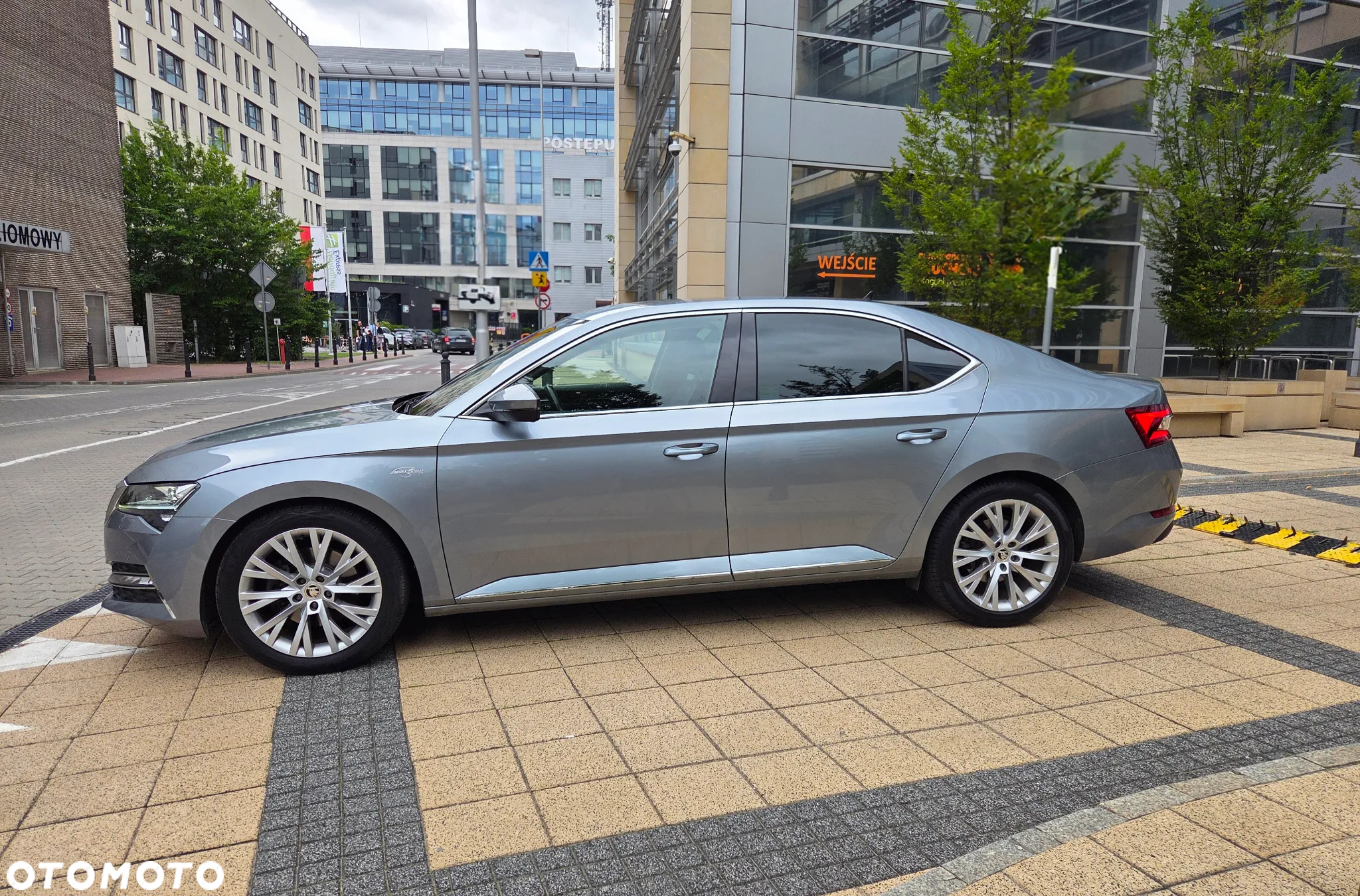 Skoda Superb 2.0 TDI SCR L&K DSG - 4