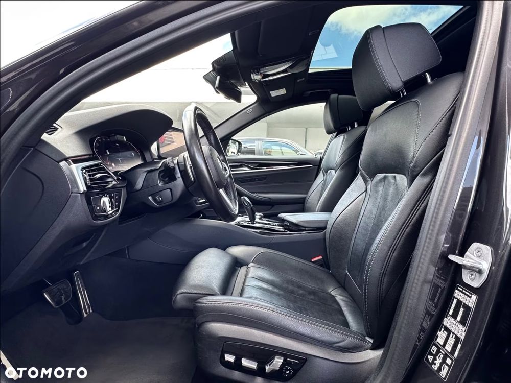 BMW Seria 5 540i xDrive - 15