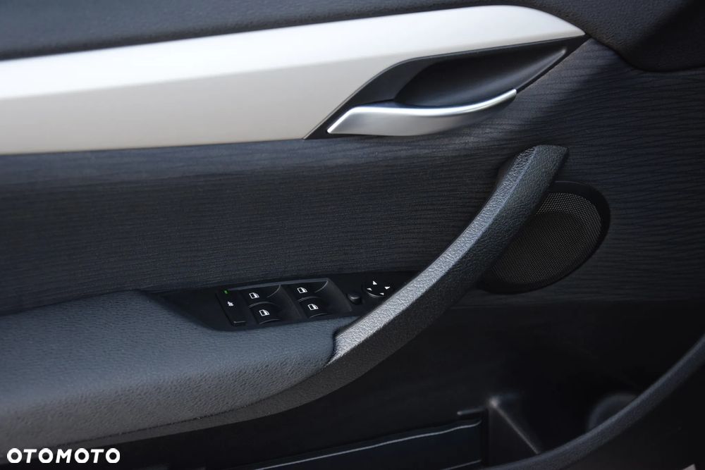 BMW X1 sDrive18i - 19