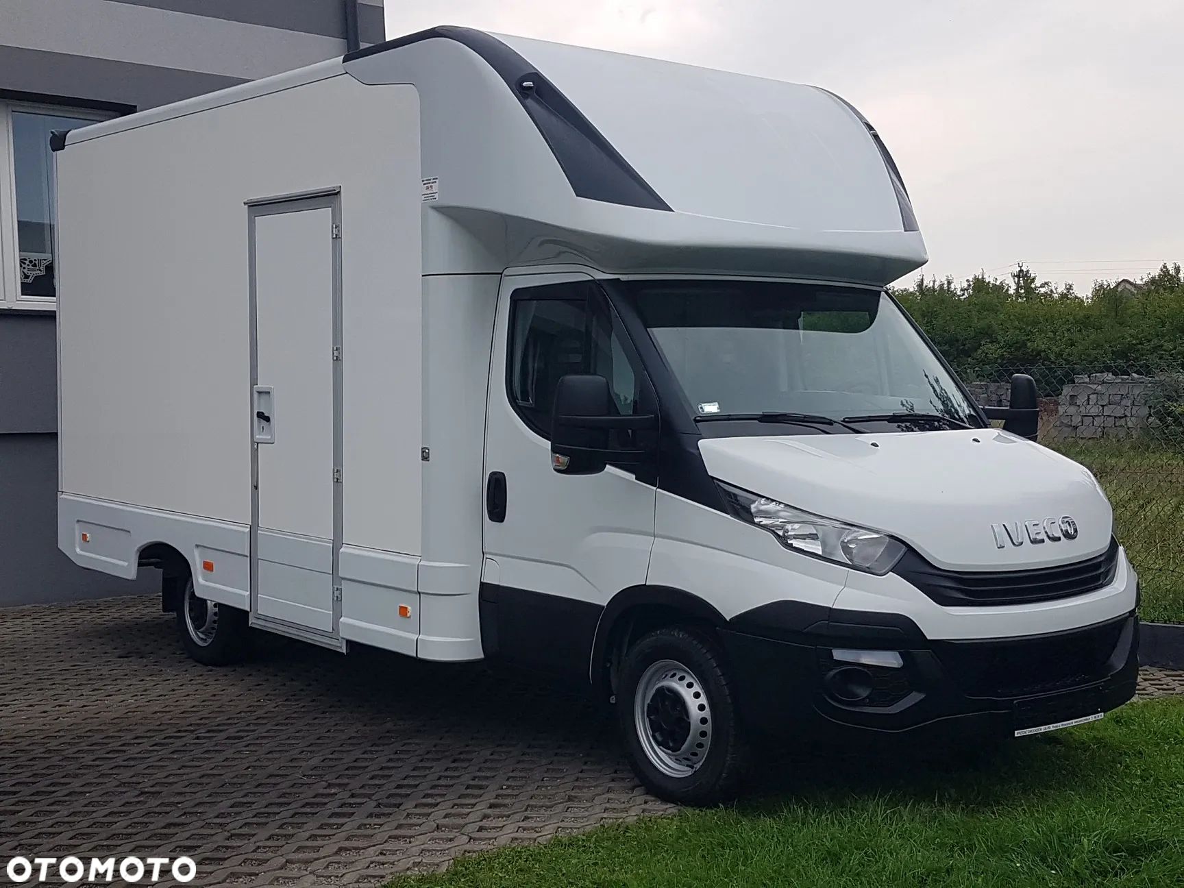 Iveco DAILY KONTENER NISKOPODŁOGOWY 4,31x2,24x2,43 FOODTRUCK SKLEP KAMPER KLIMA BAR KONIOWÓZ - 1