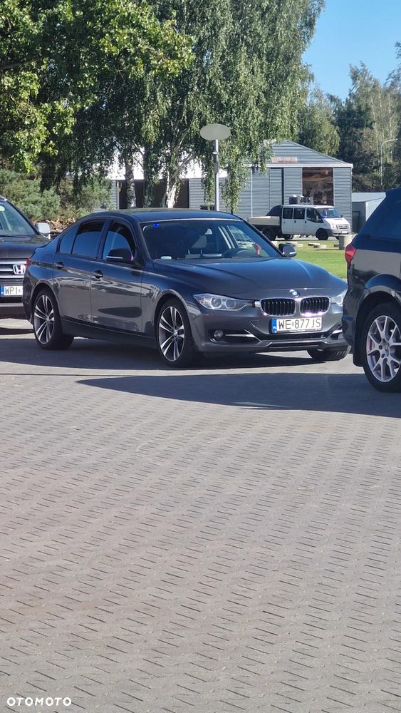 BMW Seria 3 328i - 2