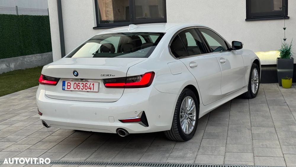 BMW Seria 3 330e Aut. Luxury Line - 7