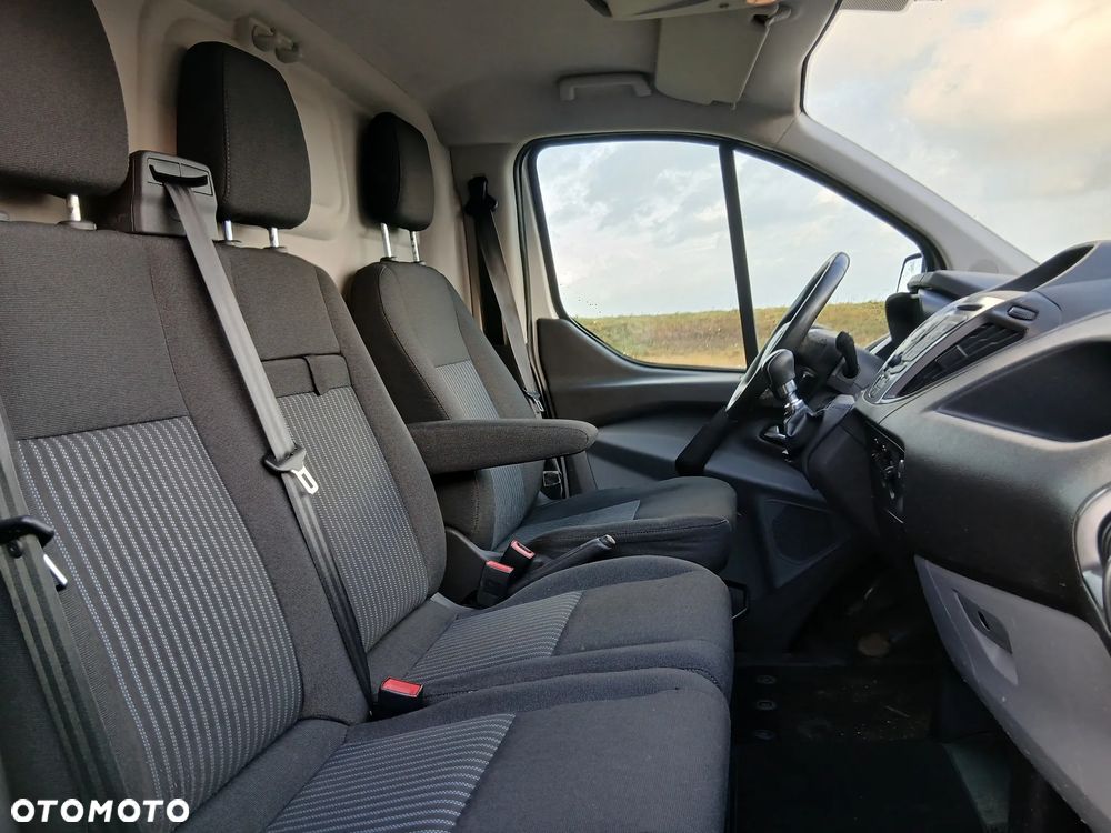 Ford TRANSIT CUSTOM - 13