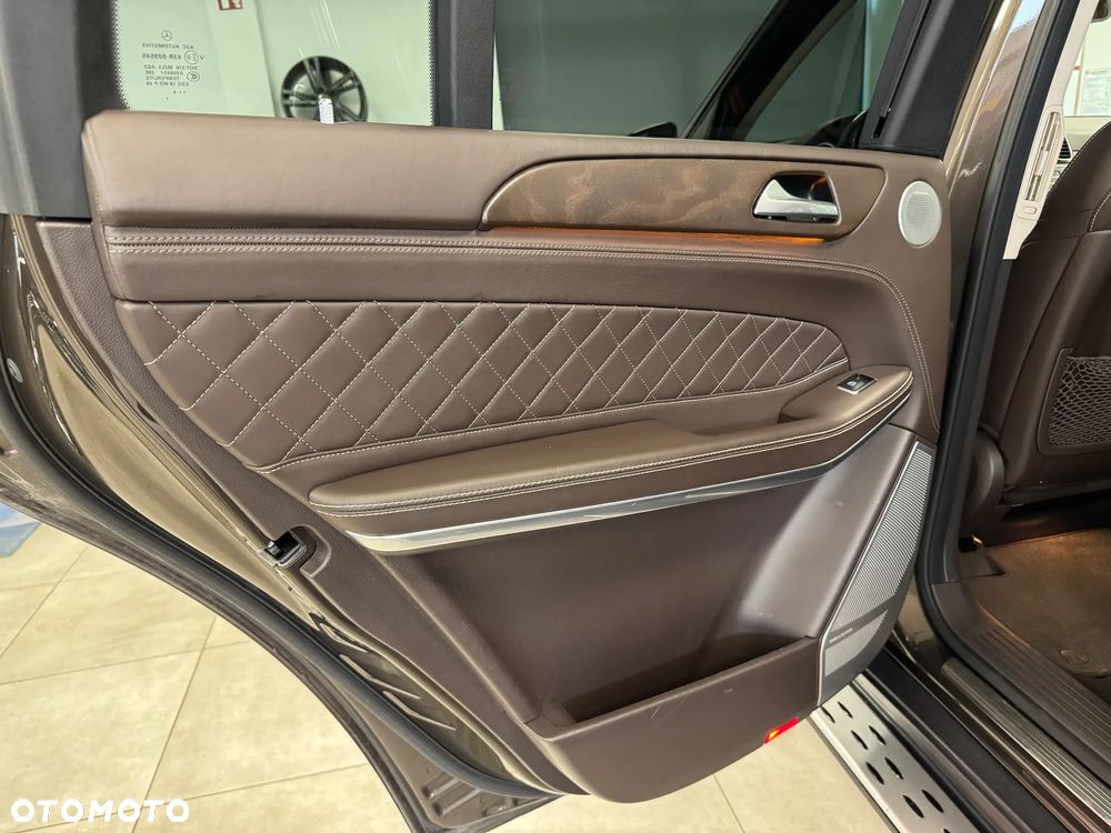 Mercedes-Benz GLS - 28