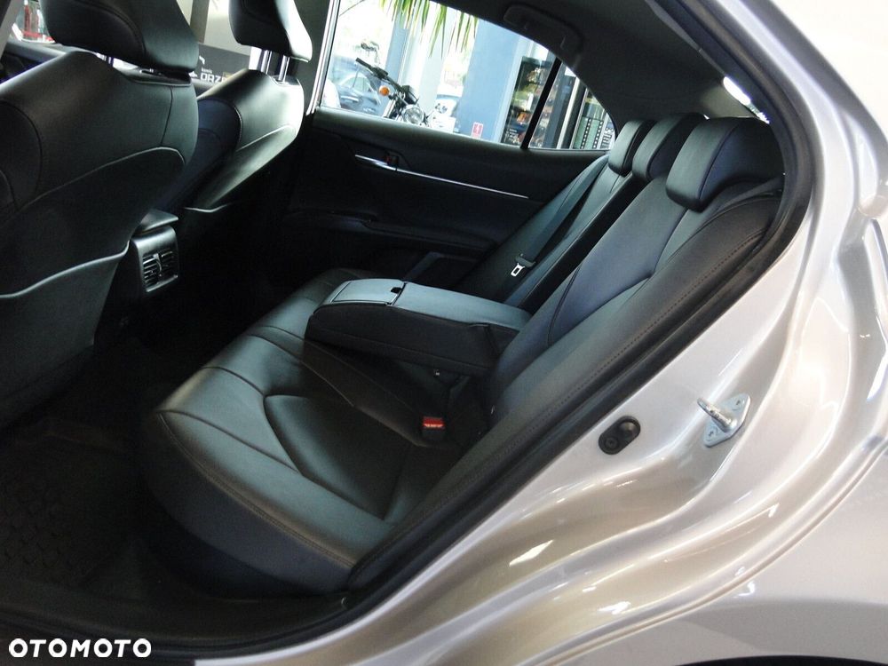Toyota Camry - 18