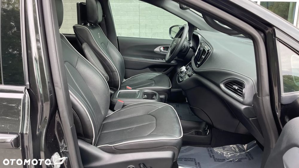Chrysler Pacifica - 19