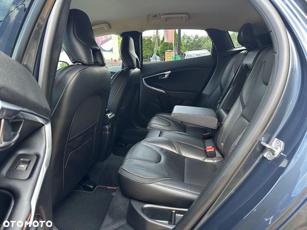Volvo V40 Cross Country D2 Drive-E Ocean Race - 10