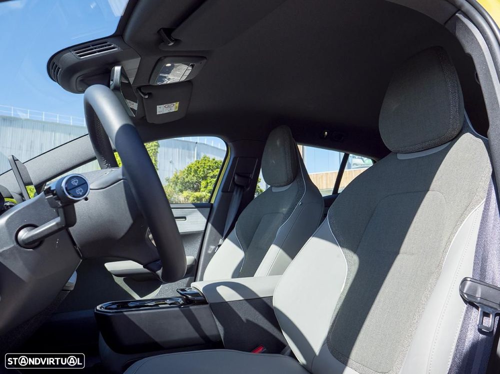 Volvo EX30 Single Motor Extended Range RWD Plus - 26