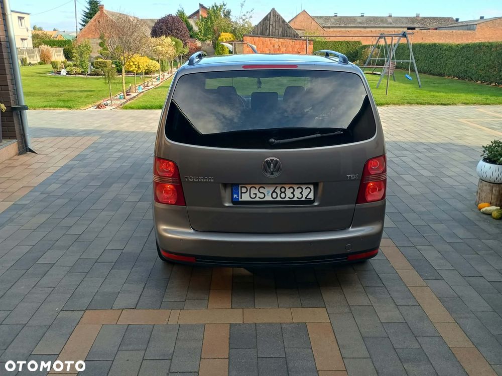 Volkswagen Touran - 11