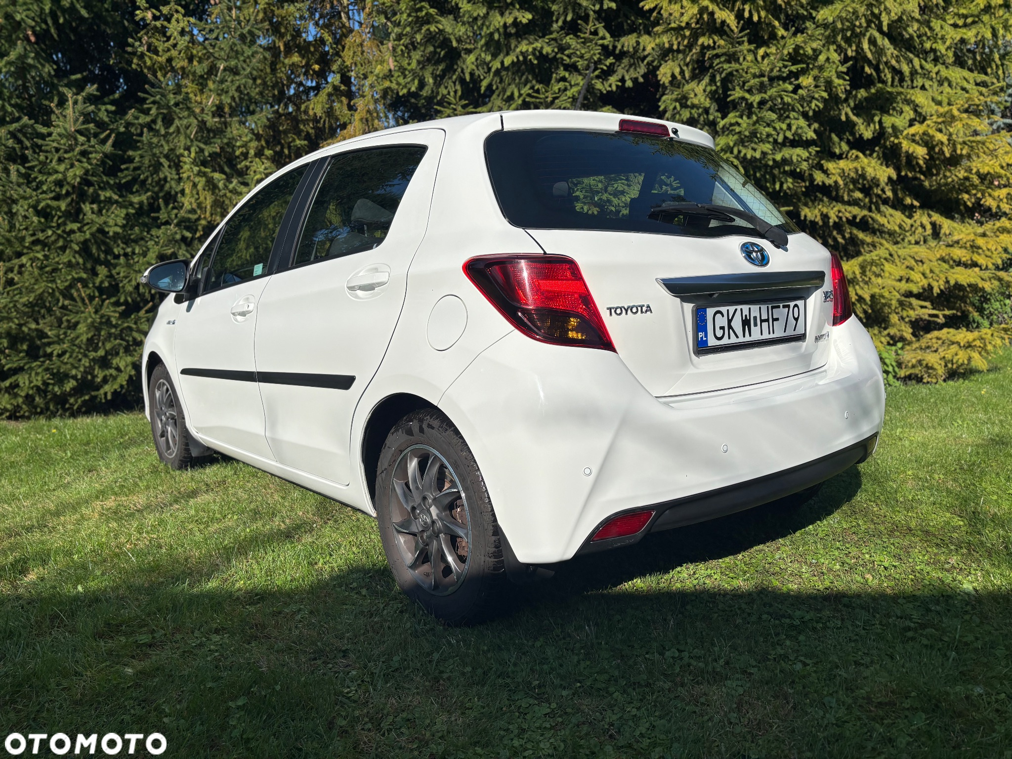 Toyota Yaris Hybrid 100 Premium - 4