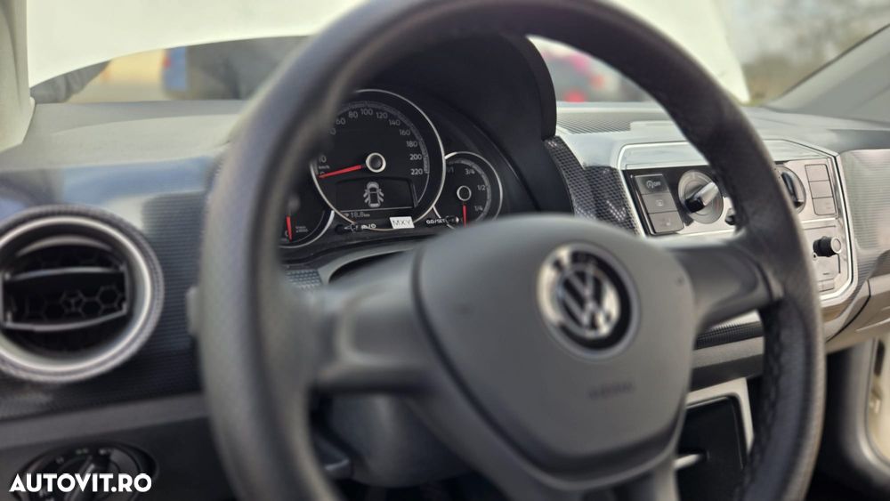 Volkswagen up! 1.0 MPI High - 19