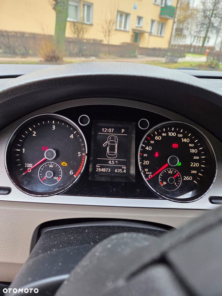 Volkswagen Passat 2.0 TDI DPF DSG Trendline - 5