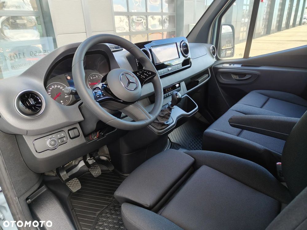 Mercedes-Benz Sprinter - 13