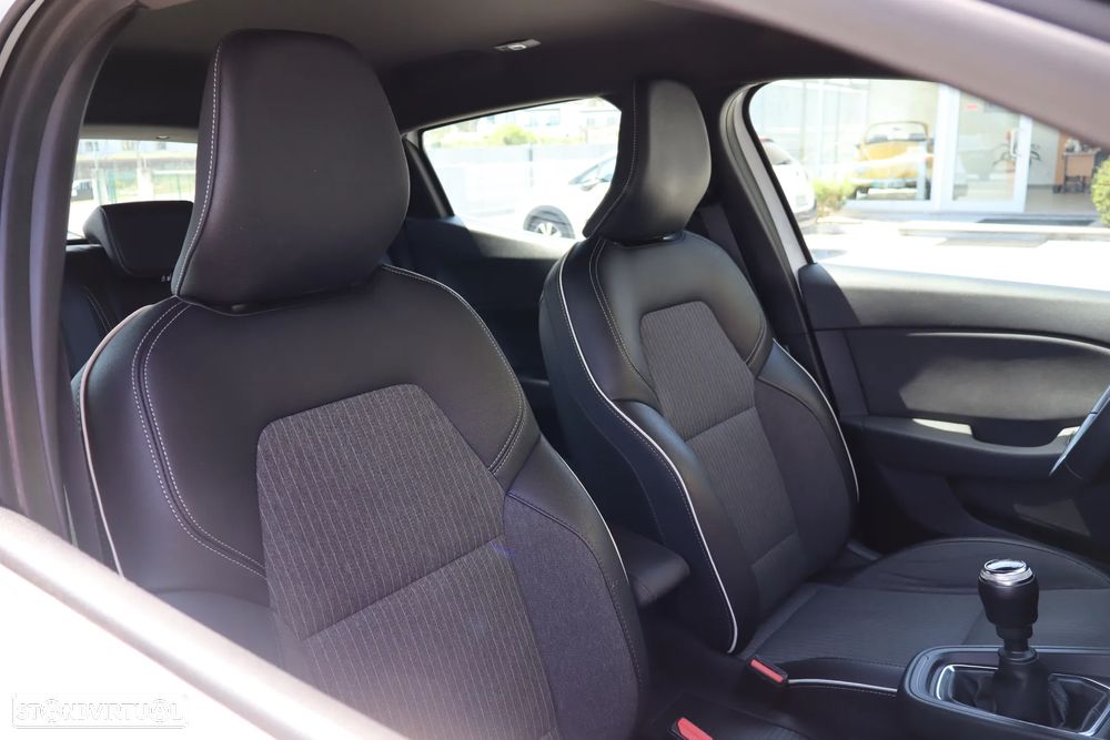 Renault Clio 1.0 TCe Intens Bi-Fuel - 24