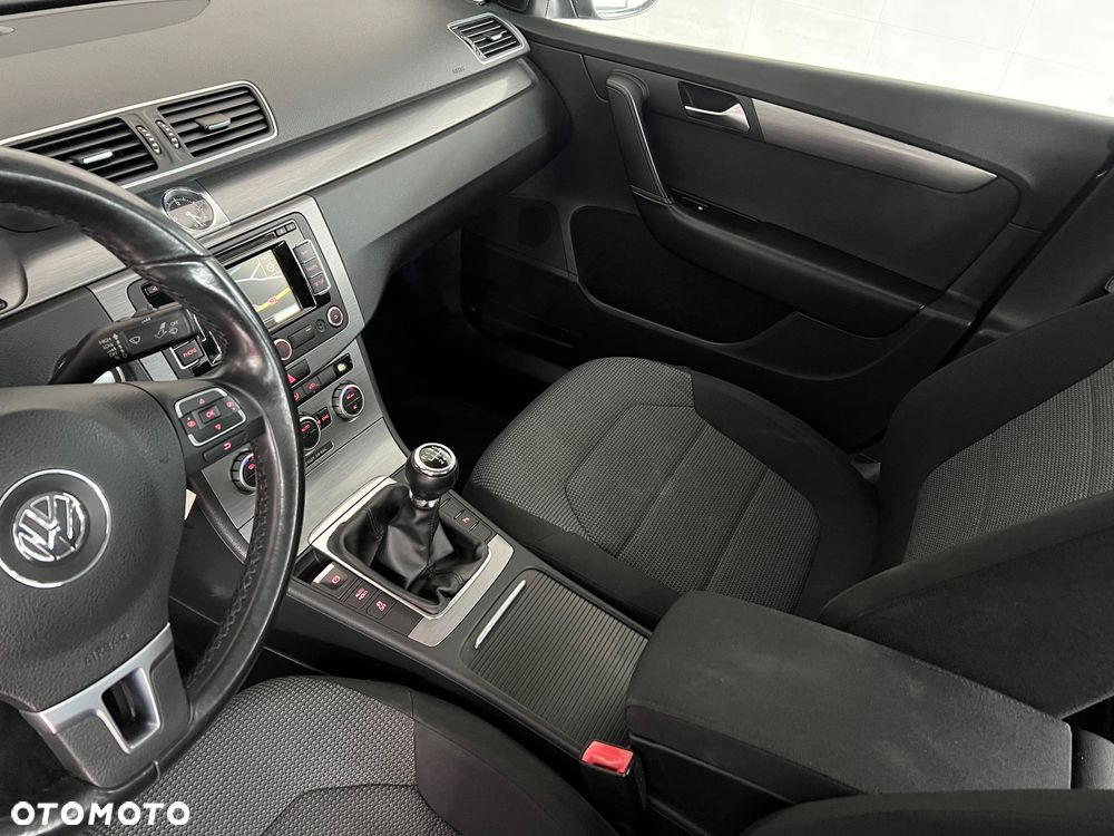 Volkswagen Passat 1.6 TDI (BlueMotion Technology) Comfortline - 11