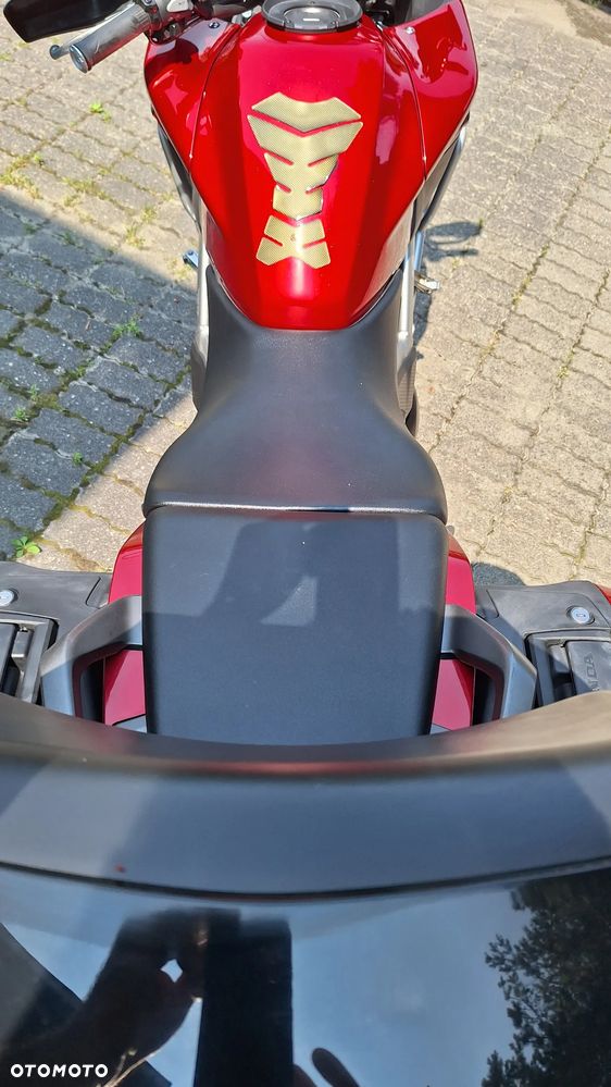 Honda VFR - 9