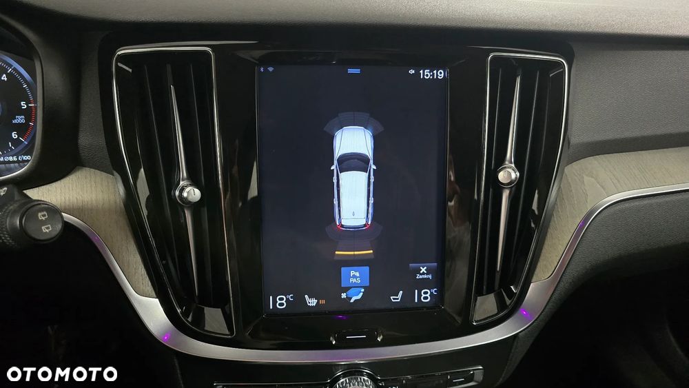 Volvo V60 D4 R-Design - 27