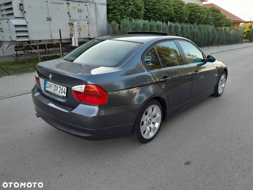 BMW Seria 3 318i - 4