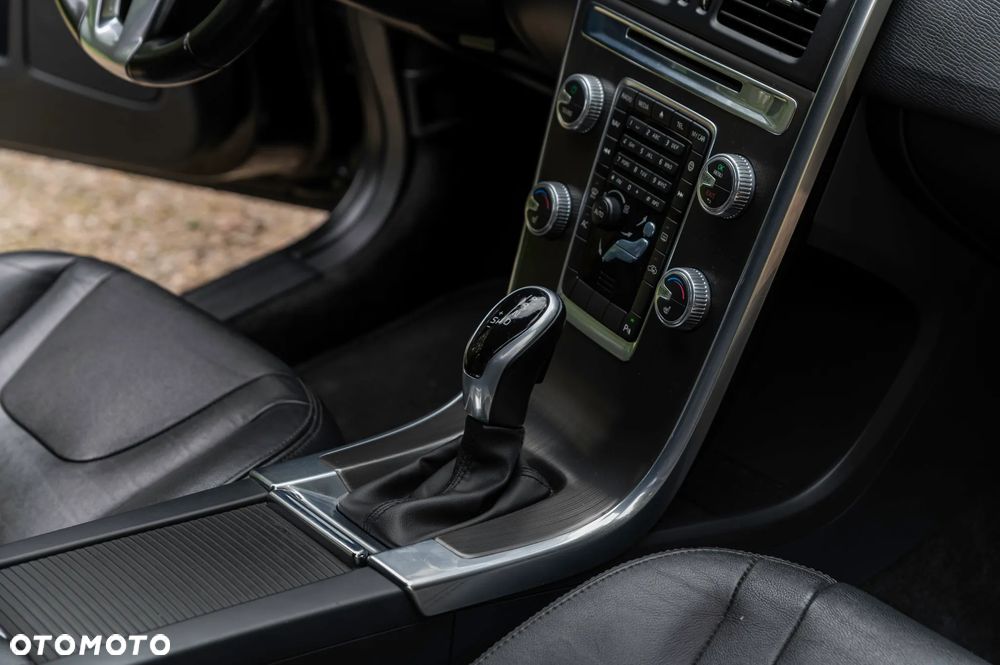 Volvo XC 60 D3 Geartronic Summum - 25
