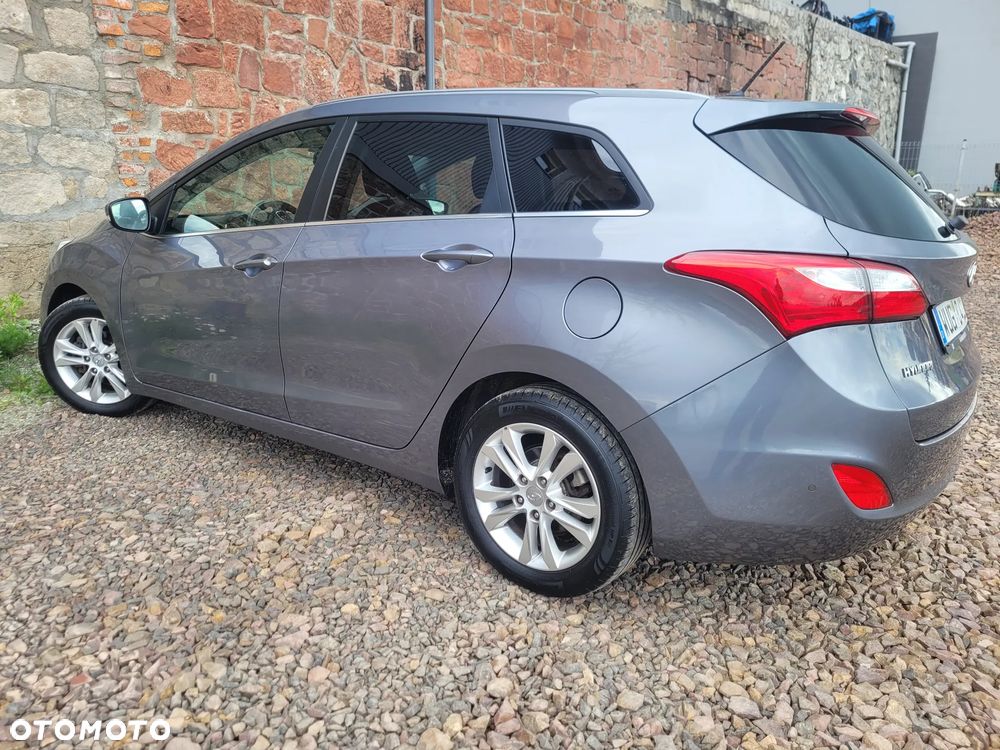 Hyundai i30 i30cw 1.6 Fifa World Cup Edition - 13