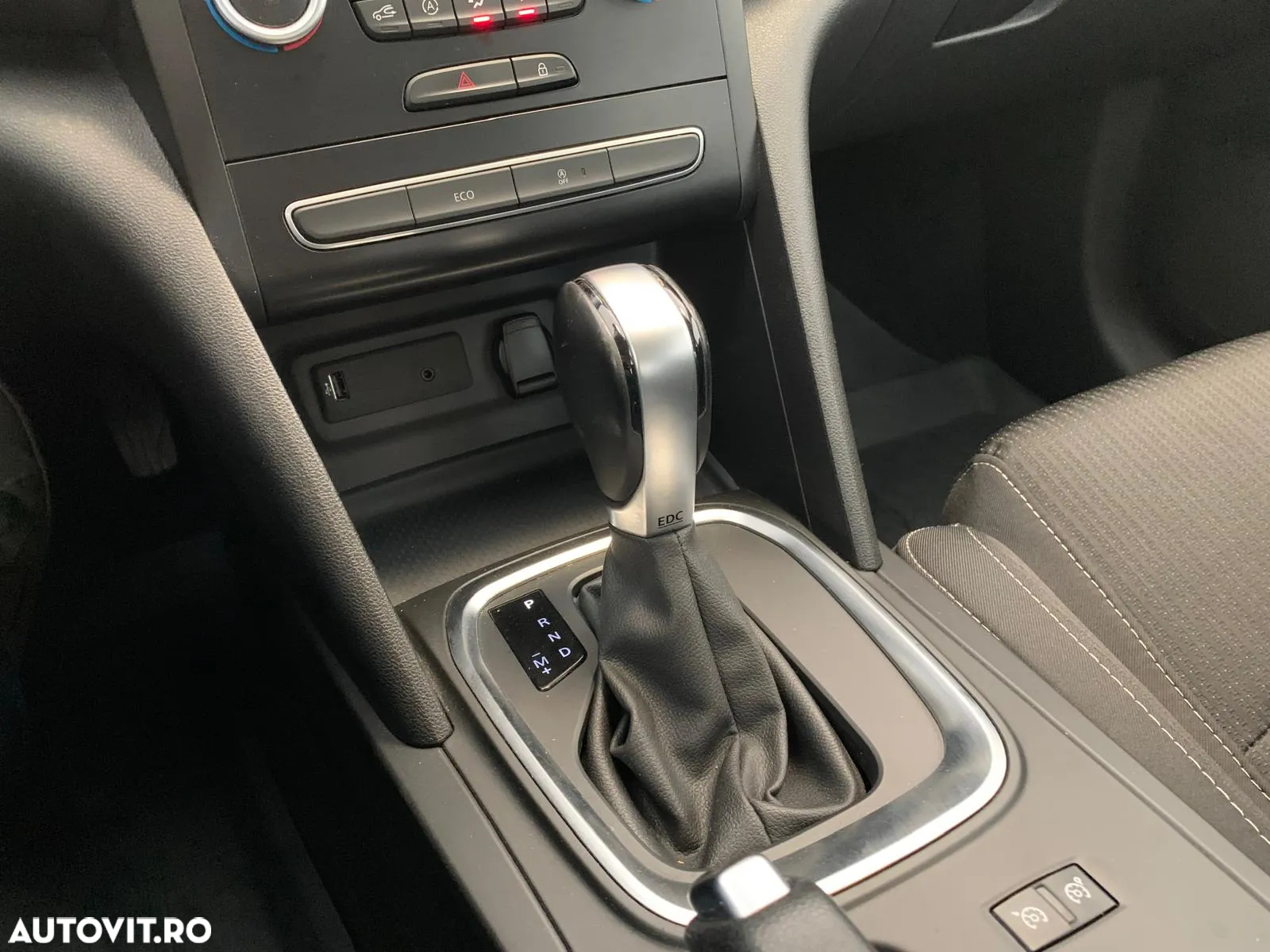Renault Megane TCe EDC Zen - 6