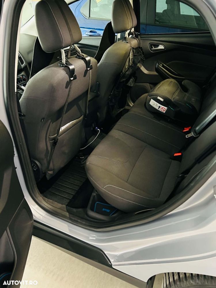Ford Focus - 33