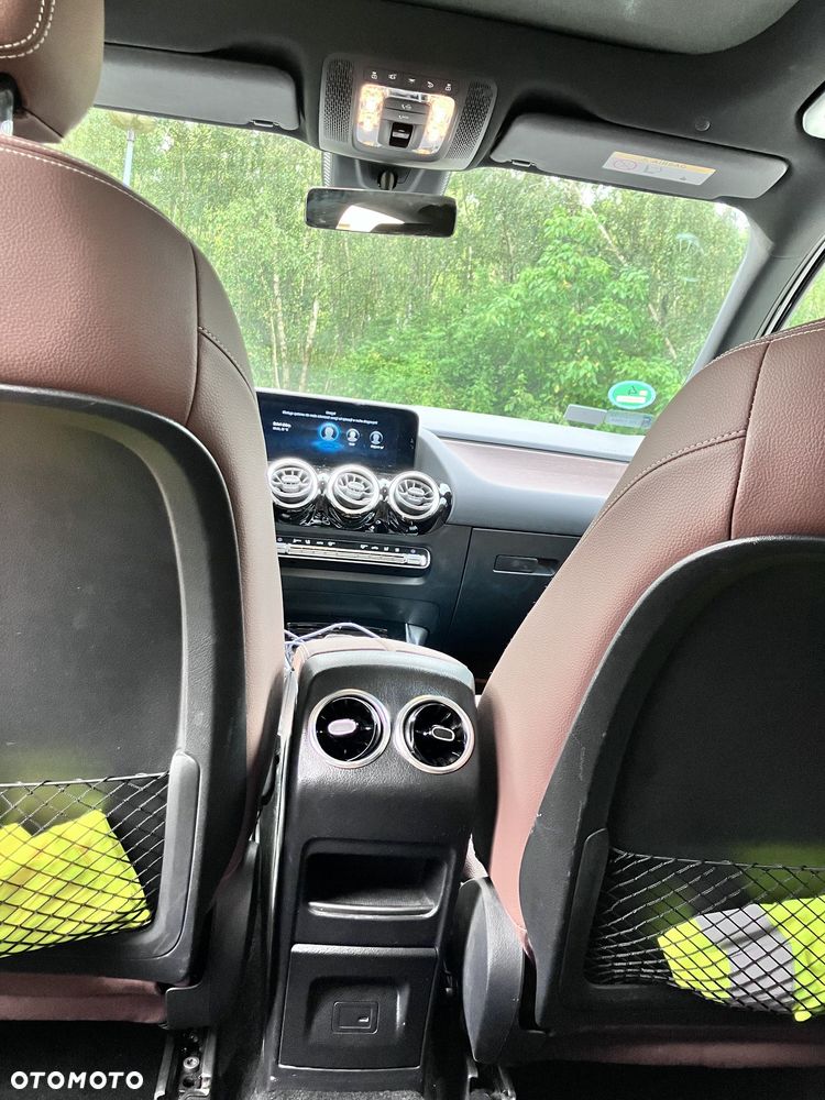 Mercedes-Benz GLA - 12