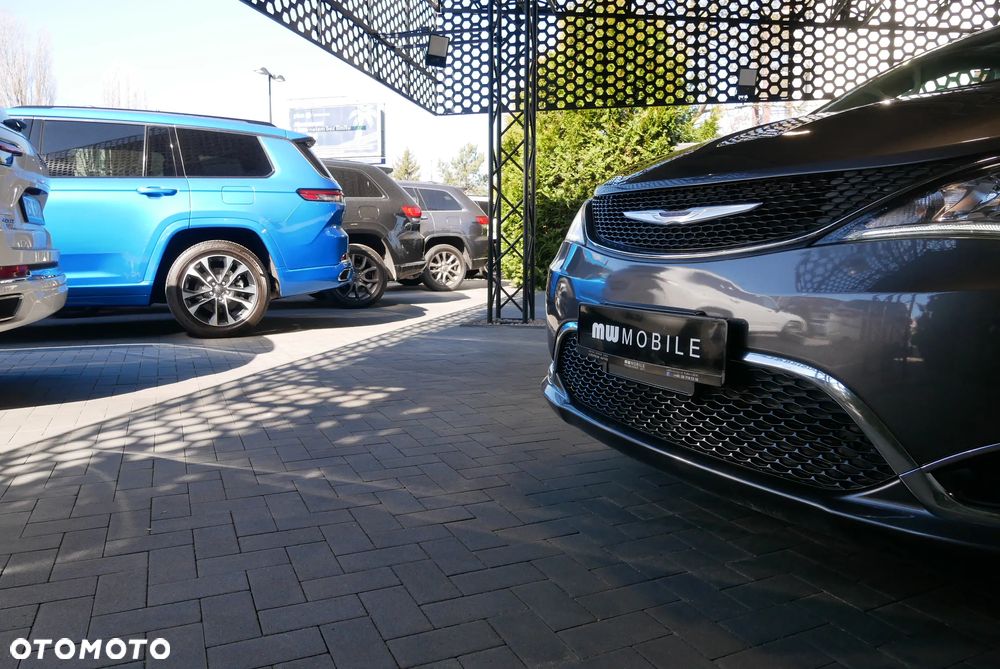 Chrysler Pacifica - 31