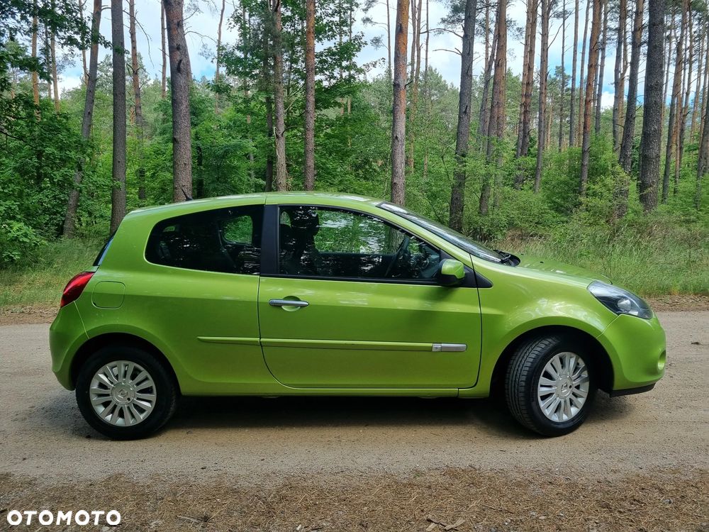 Renault Clio 1.2 16V Emotion - 27