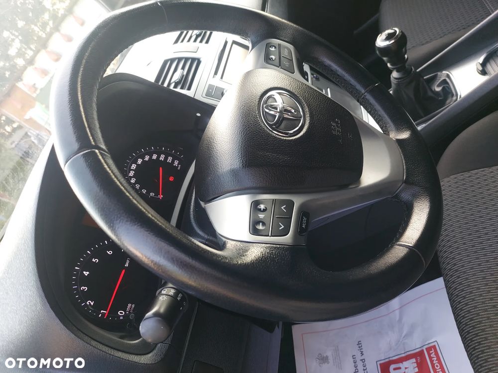 Toyota Avensis - 28