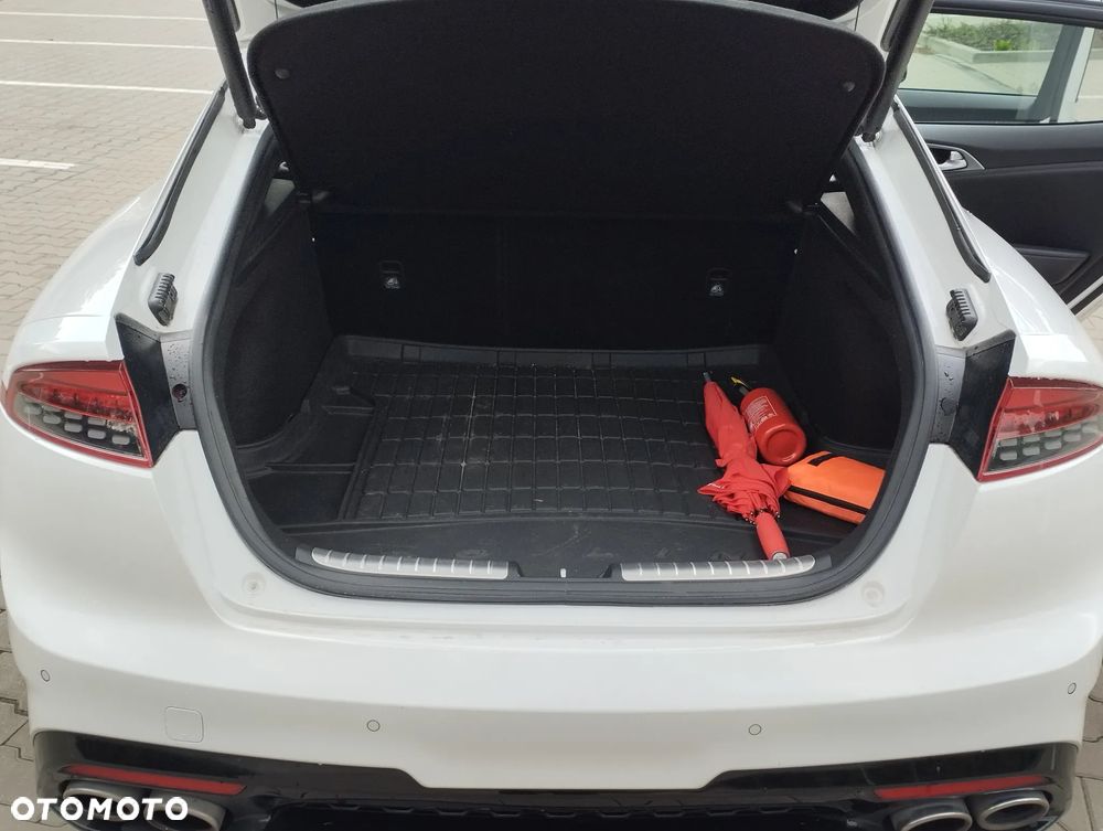 Kia Stinger 3.3 T-GDI V6 GT AWD - 11