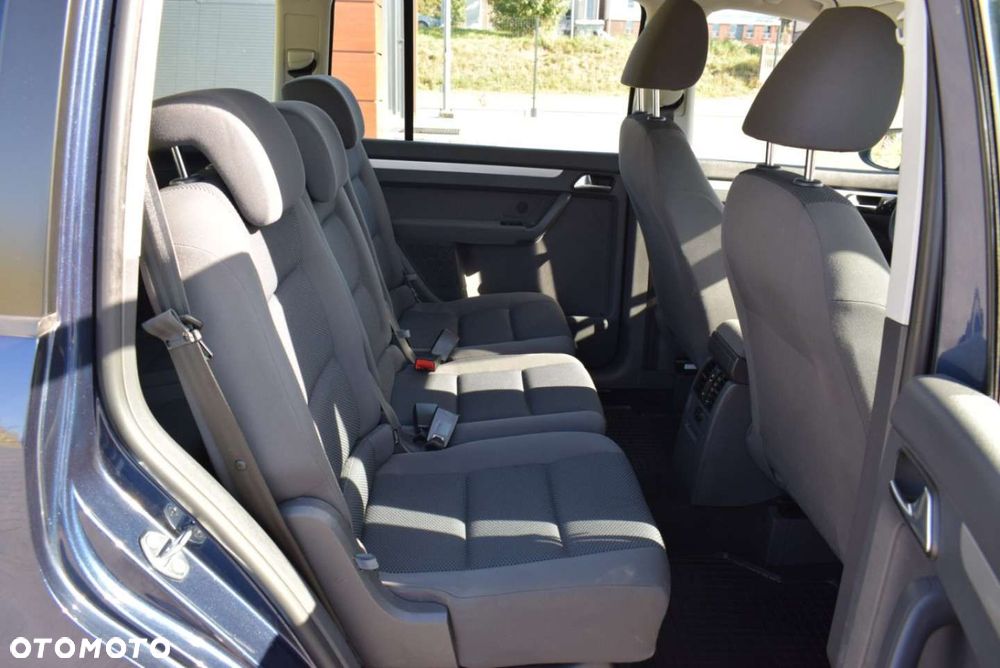 Volkswagen Touran - 21