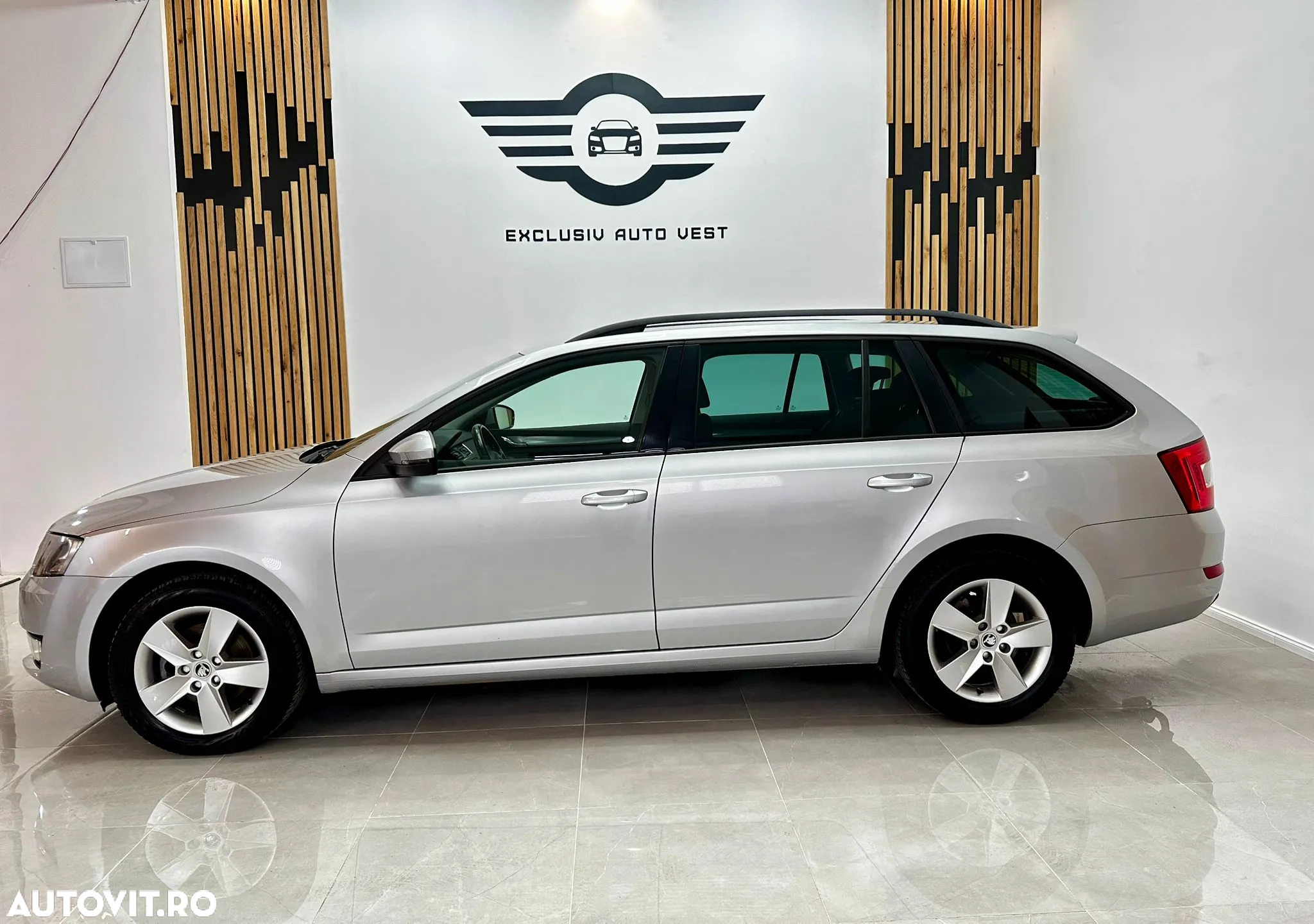 Skoda Octavia Combi 1.6 TDI DPF DSG Ambition - 11