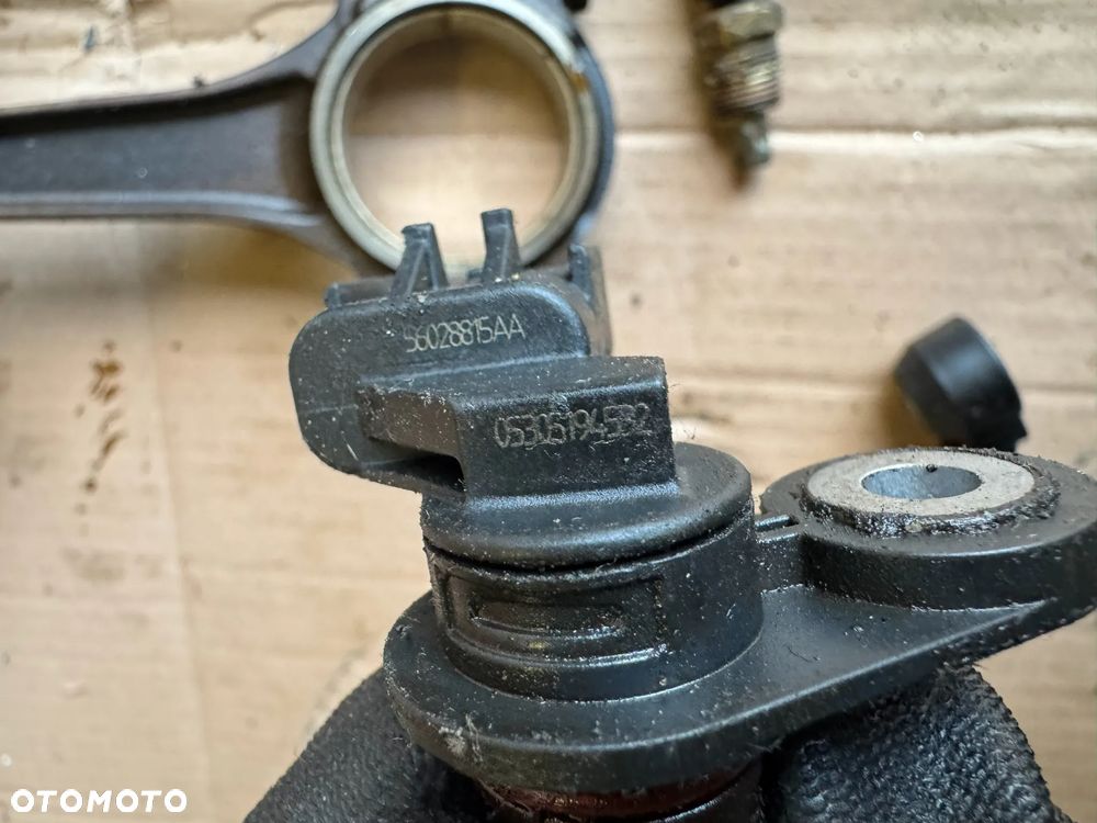 Czujnik położenia wału Dodge RAM 1500 5.7 HEMI 56028815AA - 3