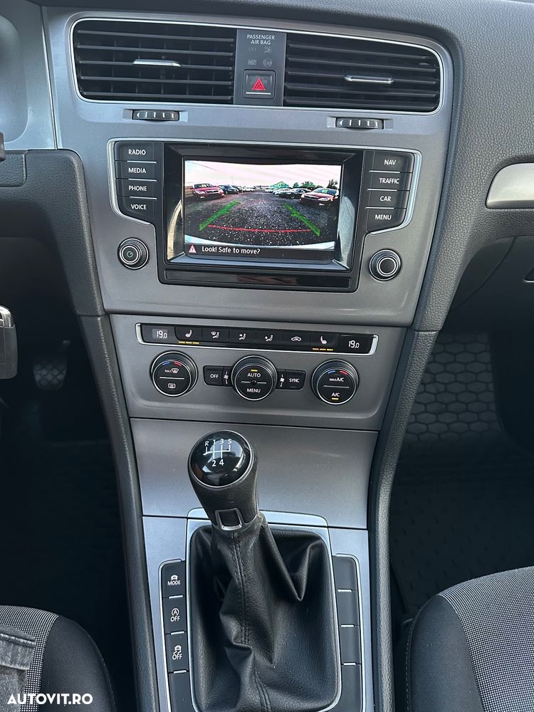 Volkswagen Golf - 10