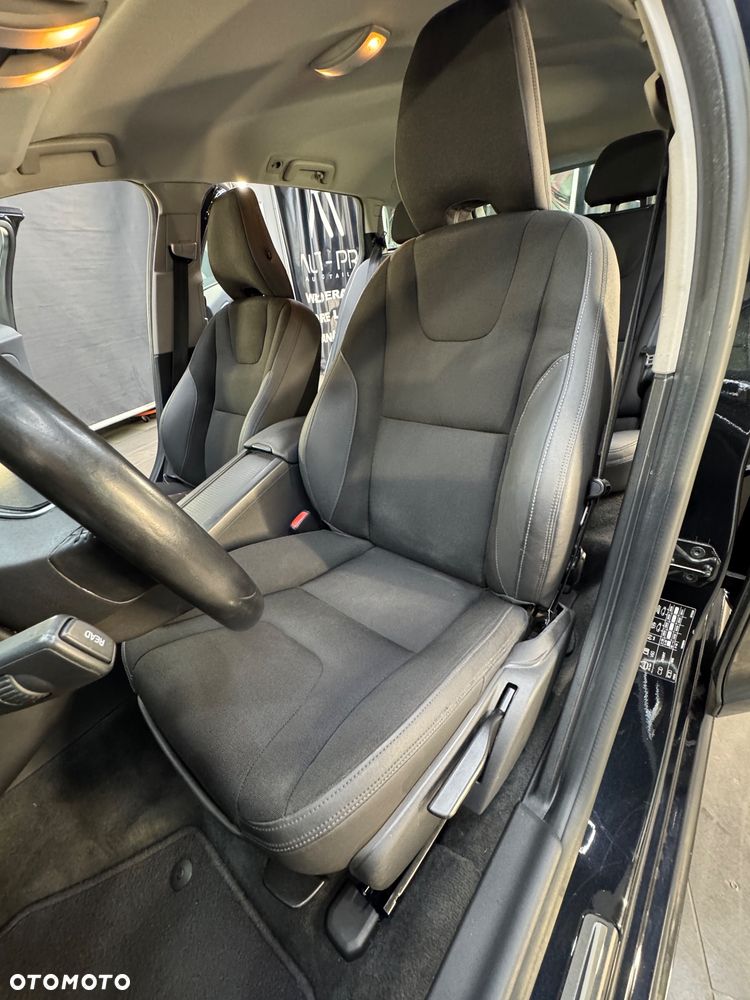 Volvo V60 D4 Momentum - 28
