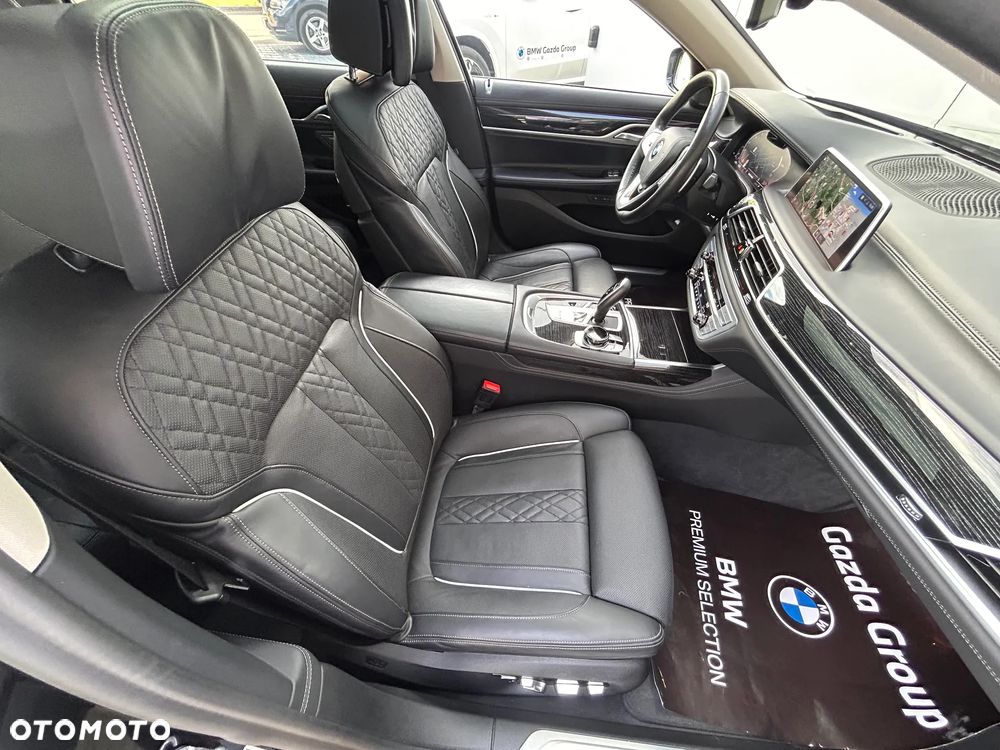BMW Seria 7 750i xDrive sport - 23