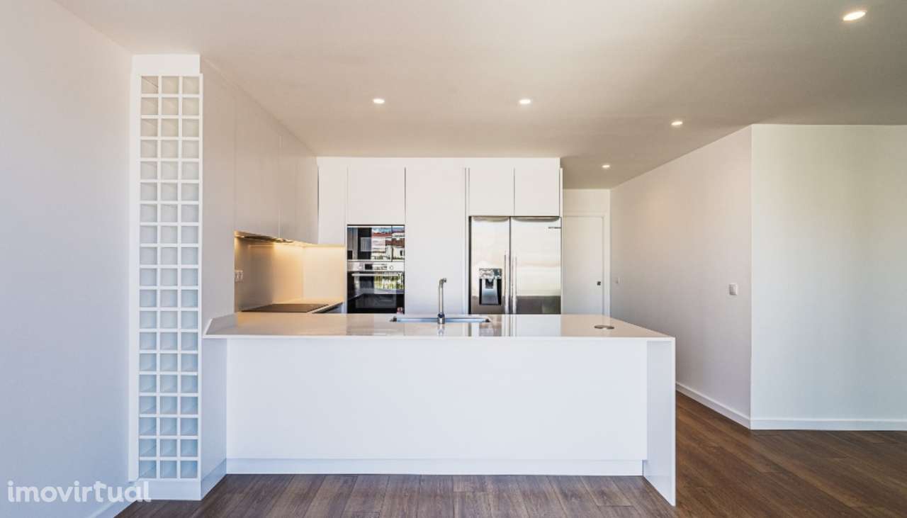 Apartamento T2+1 com terraço e varandas à venda no centro do Porto - Grande imagem: 3/21